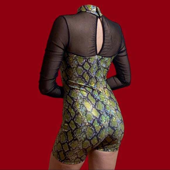 Lizard Queen Gymnastics Leotard w Shorts - Picture 2 of 3